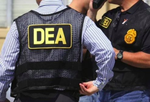 Acusan a exagente de DEA de desviar dinero de narcotráfico a sus cuentas