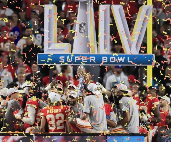 Los Chiefs son campeones del  Super Bowl después de 50 años