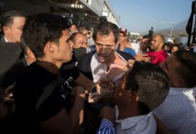 Guaidó llega a Venezuela recibido por agresiones de chavistas