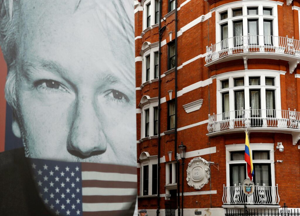 Abogados de Assange pedirán su libertad por el COVID-19