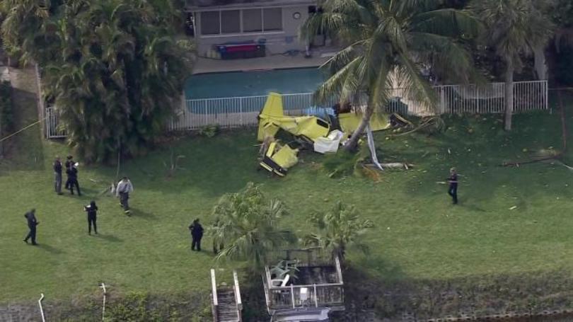 Muere una persona al caer avioneta en EEUU en patio de viviendas