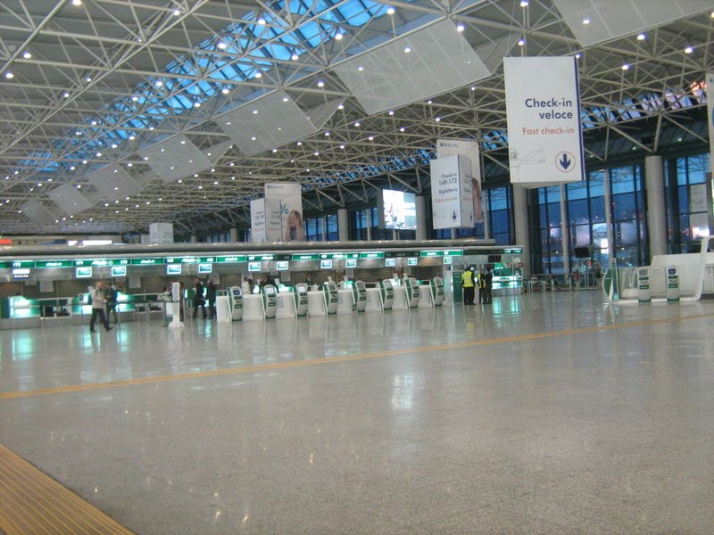 Roma reduce la operatividad de sus aeropuertos por la crisis del coronavirus