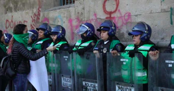 Mujeres policías de México padecen violencia «constante»