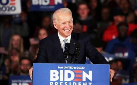 Biden aventaja por casi 50 puntos a Sanders en Florida, según sondeo