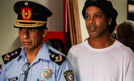 Ronaldinho apela a prisión preventiva en Paraguay por uso de pasaporte falso