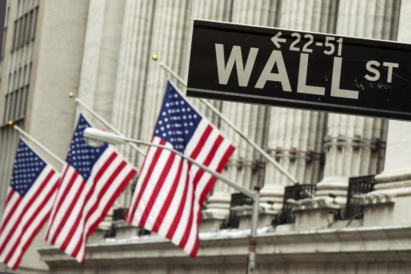 Wall Street cierra durante 15 minutos por el desplome