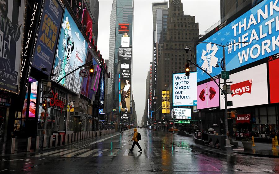 EEUU pide a quienes abandonan Nueva York que se sometan a cuarentena