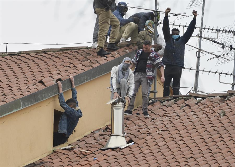 ¡Trajedia! seis presos muertos en un motín en Italia por temor al coronavirus