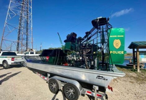 Policía usará el mítico "bote de aire" para patrullar los Everglades