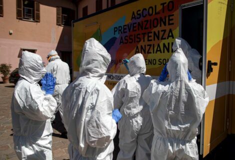 Italia supera los 24.000 muertos y baja los contagios