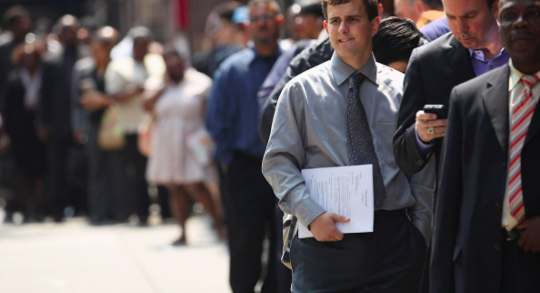 Las peticiones de desempleo en EEUU alcanzan los 6,64 millones en una semana