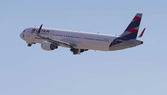 Latam Airlines comienza suspensión total vuelos internacionales por COVID-19