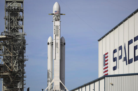 Primera misión tripulada de la NASA y SpaceX despegará en mayo