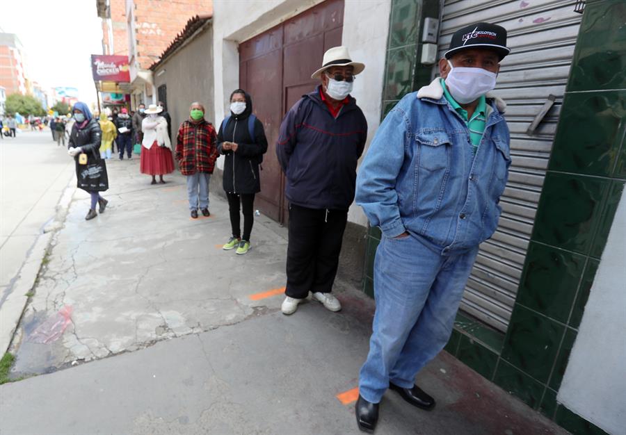 Ecuador espera que contagio en Guayaquil llegue en breve al pico de la curva