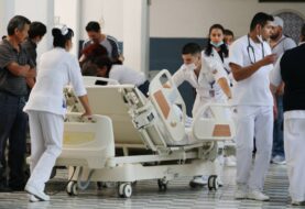 En México los médicos "están cayendo como moscas" por el COVID-19