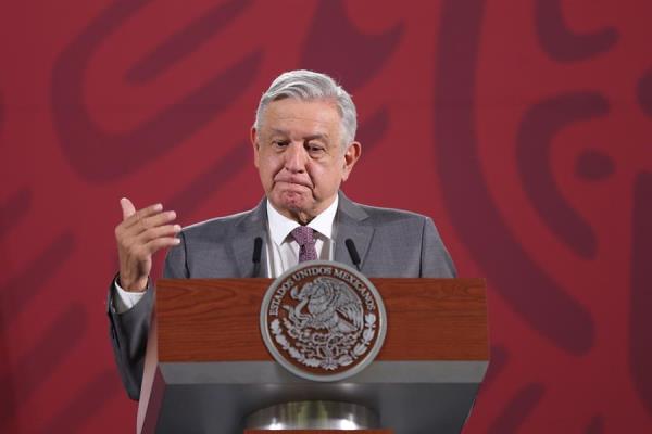 Gobierno de México baja sueldos de altos cargos y suprime 10 subsecretarías