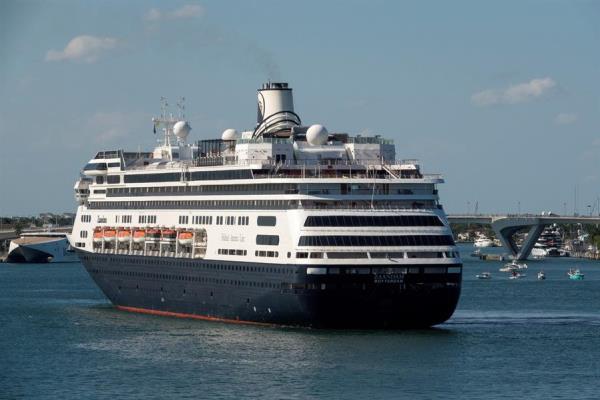 Autorizan desembarco en Florida de pasajeros de cruceros con enfermos