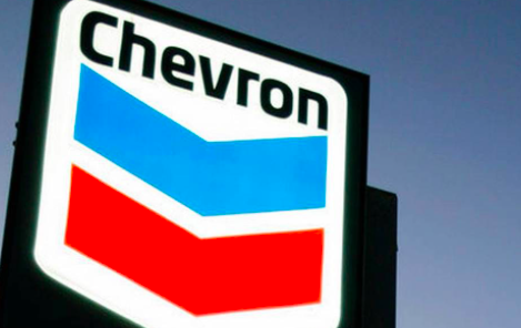 Chevron cesa algunas actividades en Venezuela pero no planea irse, dice CEO