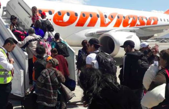 Parte de Ecuador vuelo con 90 venezolanos que retornan a su país
