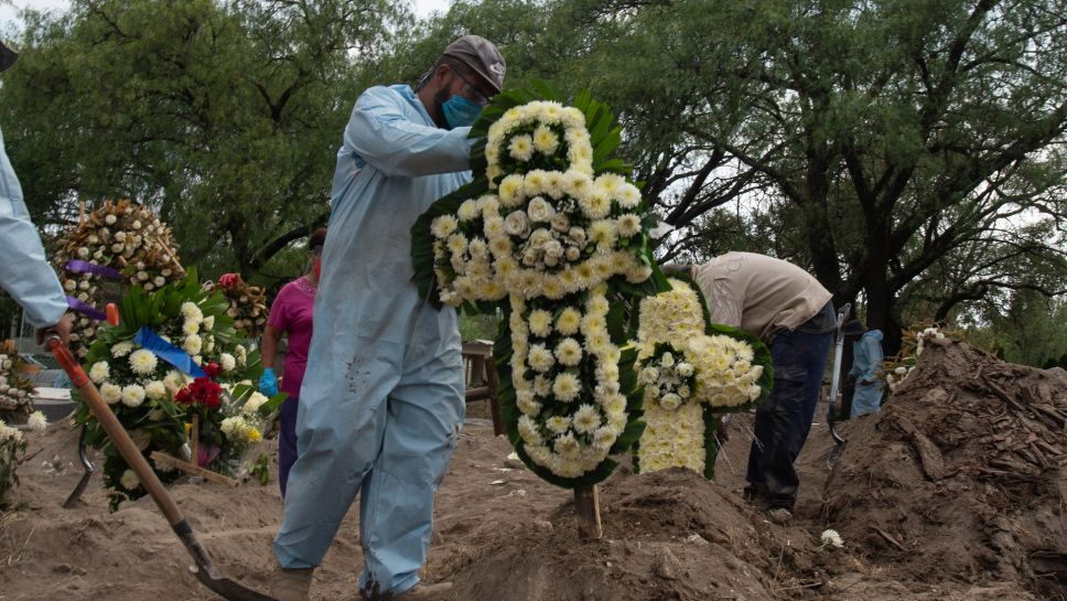 México presenta su día de más muertes y contagios de COVID-19