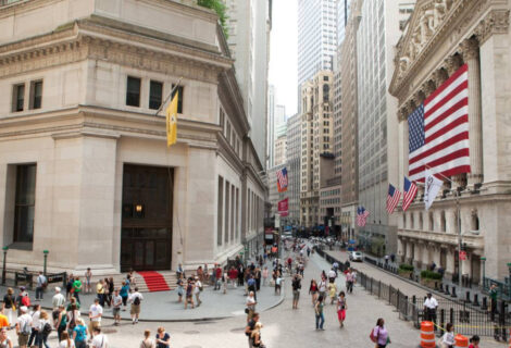Wall Street retoma actividad con solo cuarta parte de corredores