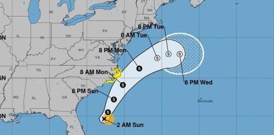 Arthur llega con fuertes lluvias y vientos a Carolina del Norte