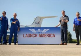 Astronautas de EEUU llegan a Florida para primer viaje tripulado en 9 años