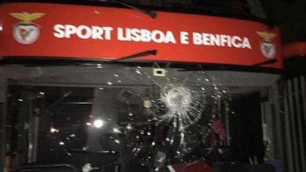 Autobús del Benfica fue apedreado, Zivkovic y Weigl resultaron heridos