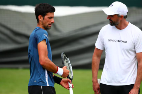 Entrenadores de Novak Djokovic contagiados del COVID-19