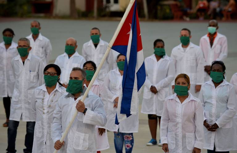 Cuba envió más de 300 sanitarios a Kuwait y Guinea