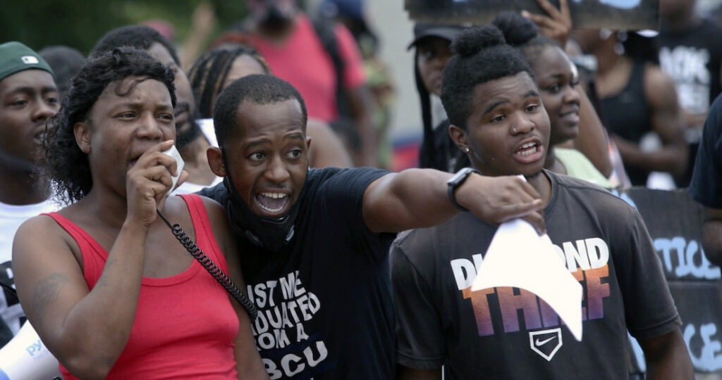 Miles marchan en Atlanta para pedir justicia y una reforma policial