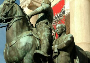 Museo de Historia Natural de Nueva York retirará una estatua de Roosevelt