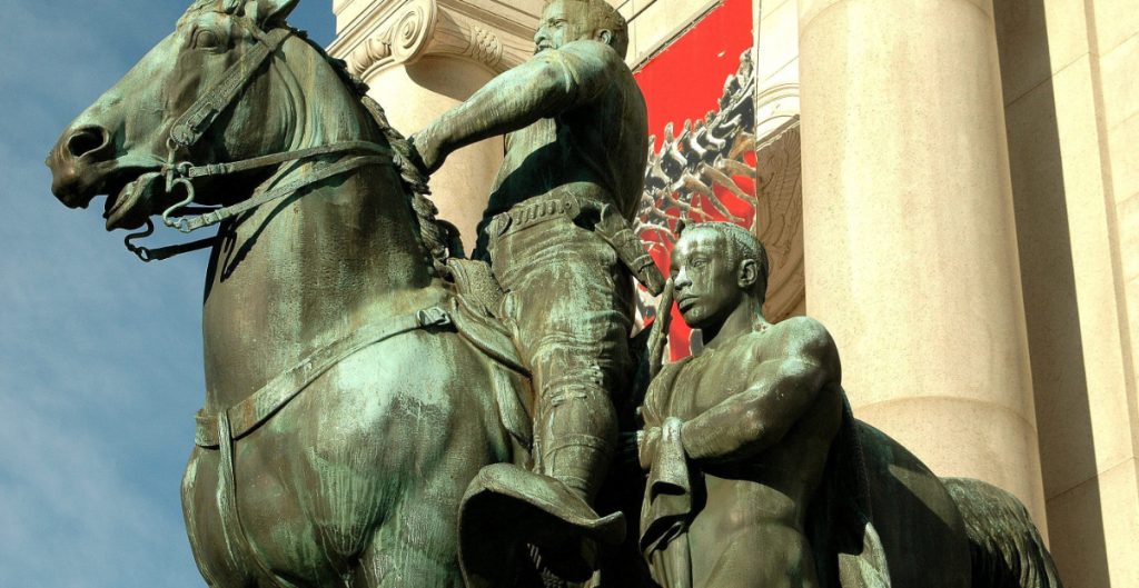 Museo de Historia Natural de Nueva York retirará una estatua de Roosevelt