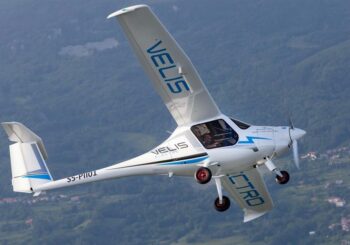 Velis Electro, el primer avión eléctrico certificado empieza a volar