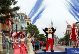 Disneyland París reabre tras la pandemia con mascarilla