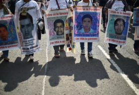 López Obrador ofrece trabajar para resolver el caso Ayotzinapa