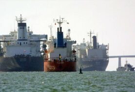 Maduro elude sanciones con buques petroleros según agencia de noticias