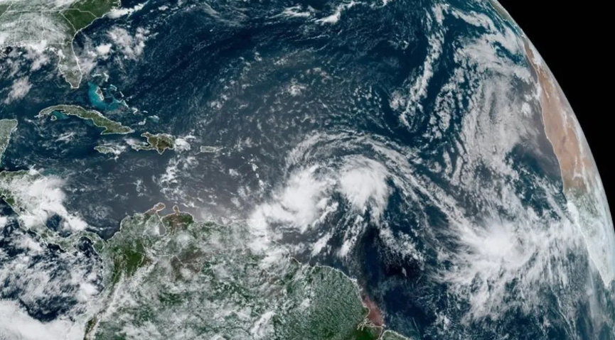 «Nueve» aun no es catalogado como ciclón pero descarga viento y lluvia en el Caribe
