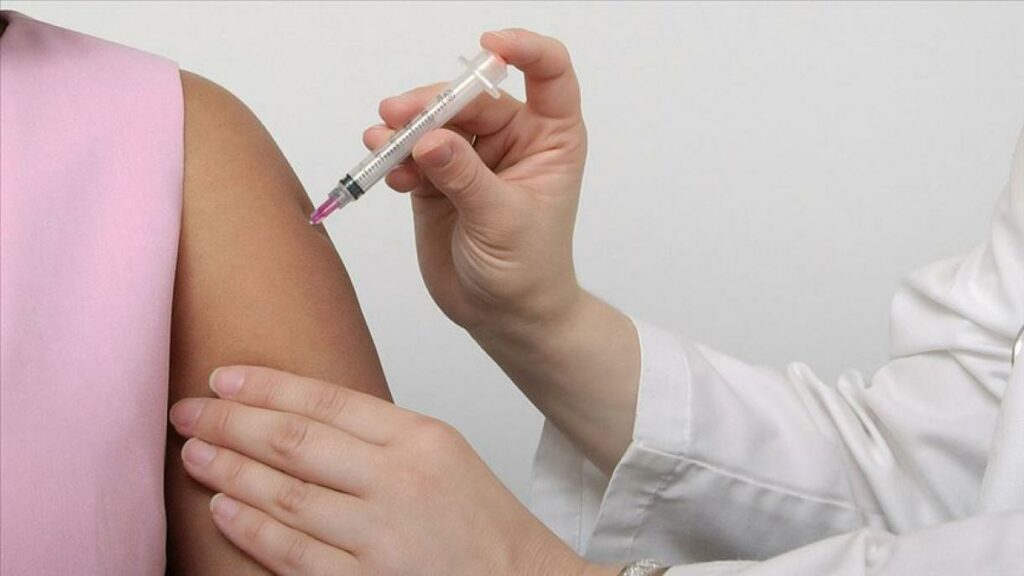 Posible vacuna contra el coronavirus genera anticuerpos y es «segura»