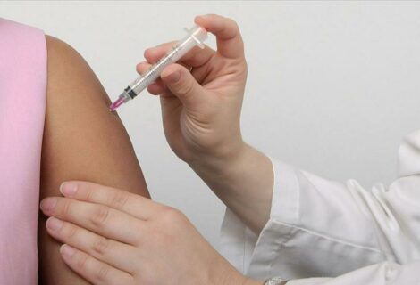 Posible vacuna contra el coronavirus genera anticuerpos y es "segura"
