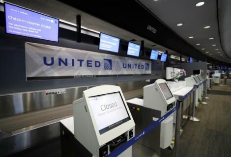 Aerolínea United suspenderá a la mitad de sus empleados por la pandemia