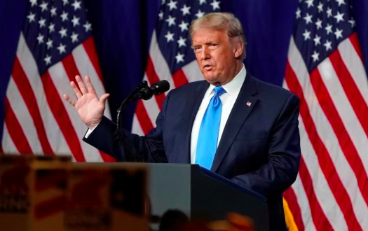 Trump se aparece en la convención republicana y avisa de «fraude»