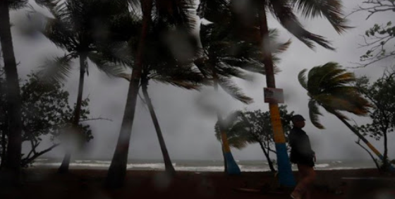 Laura se convierte en huracán mayor categoría 4 antes de tocar tierra en EEUU