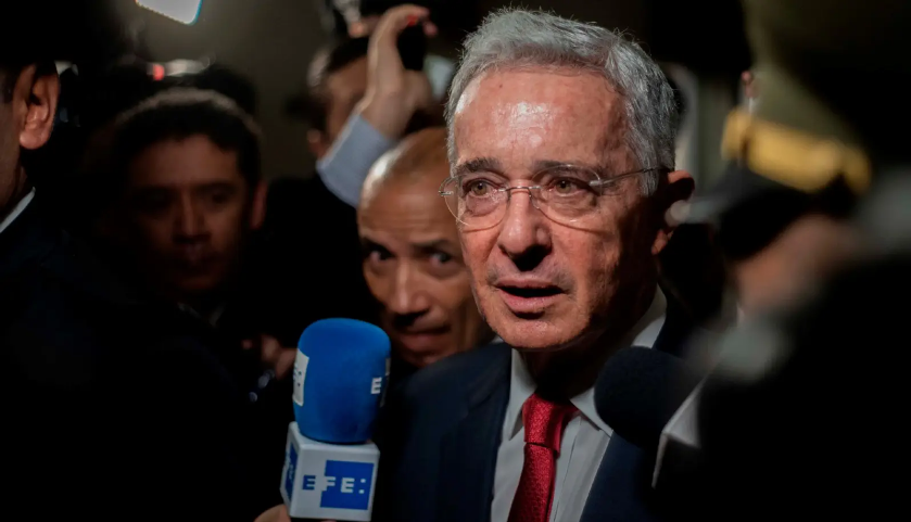 Estados Unidos sospechó vínculos de Uribe con paramilitares