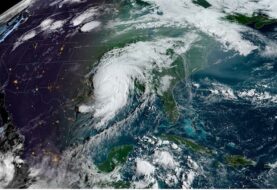 Huracán Laura se fortalece aún más antes de tocar el sur de EEUU