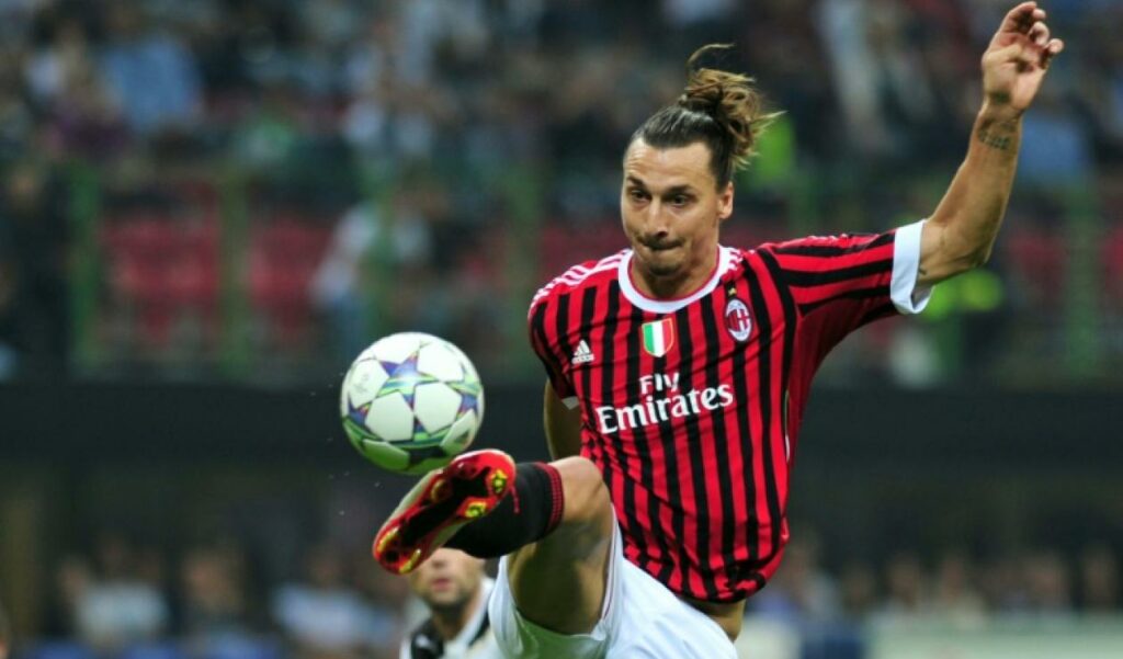 Ibrahimovic renueva con el Milan por una temporada
