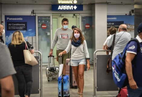 Italia trata de frenar la entrada del virus por los aeropuertos