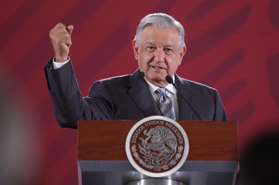López Obrador defiende al encargado de estrategia contra la COVID