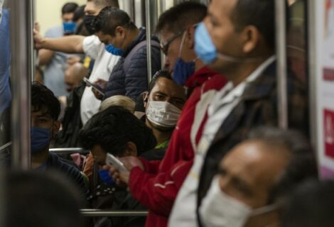 México roza 500.000 casos de COVID-19 mientras discuten si usan cubrebocas