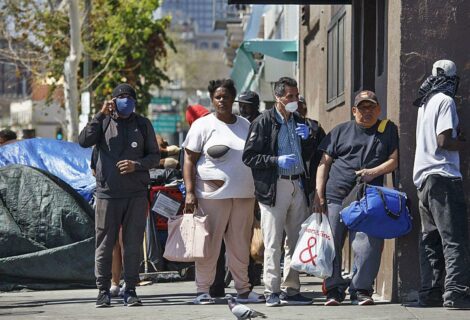 Solicitudes desempleo en EEUU cayeron por debajo del millón